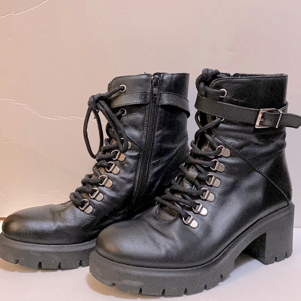 Bertuchi Black Leather Boots with Silver hardware.